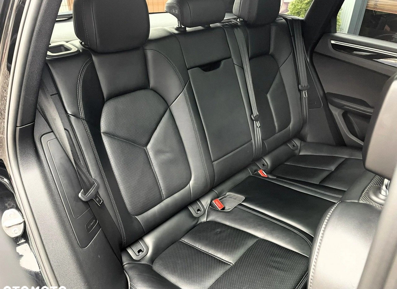 Porsche Macan cena 119900 przebieg: 76626, rok produkcji 2016 z Ciechanowiec małe 781